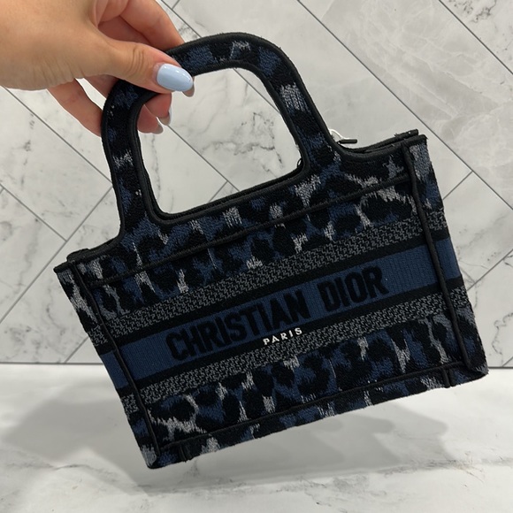 Dior micro book tote NO OFFERS - Picture 3 of 8